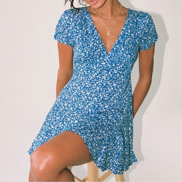 Princess Polly Dresses & Skirts - Princess Polly Blue Floral Mini Dress